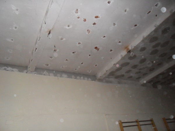 Interior del Gimnasio del CP Jos Ramn Villa una vez retirado el flaso techo de escayola deteriorado.